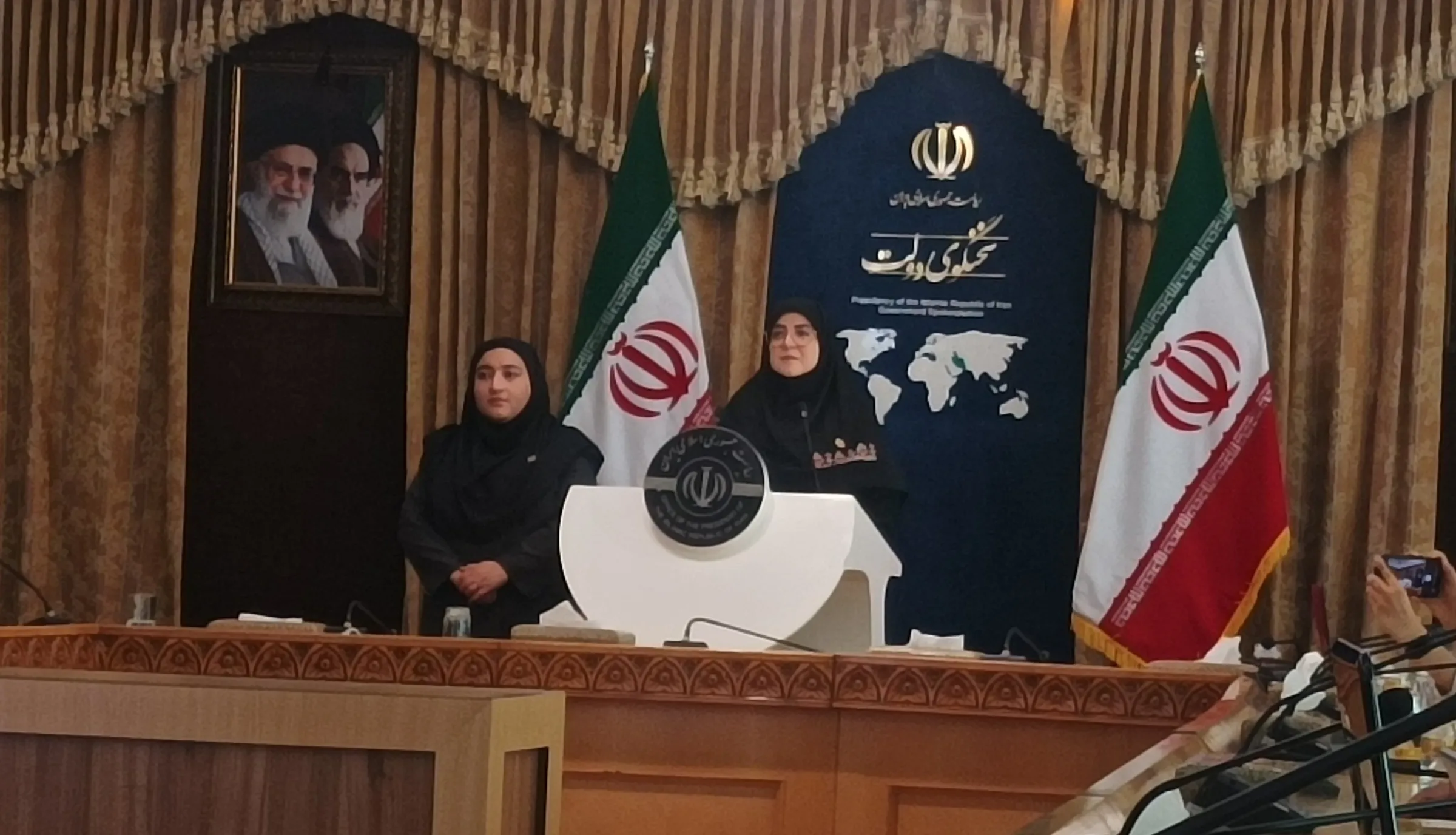 مهاجرانی: تصمیمی برای افزایش قیمت بنزین سهمیه‌ای نیست