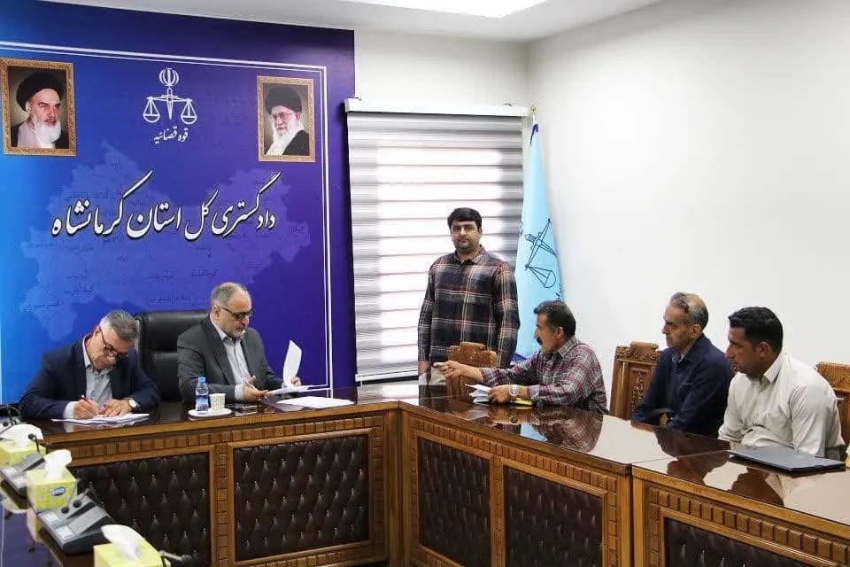 رسیدگی به مشکلات ۷۵ نفر در ملاقات مردمی مسئولان قضایی کرمانشاه