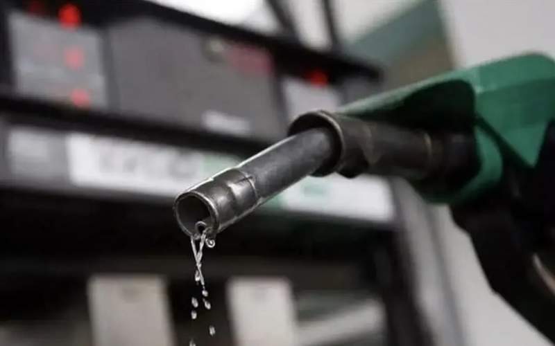 کسری روزانه بنزین؛ راهکارها و چالش‌ها