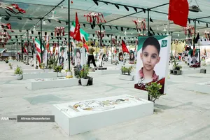 حضور دکتر رنجبر در مدرسه شجره طیبه میناب و مزار شهدای مظلوم دانش‌آموز