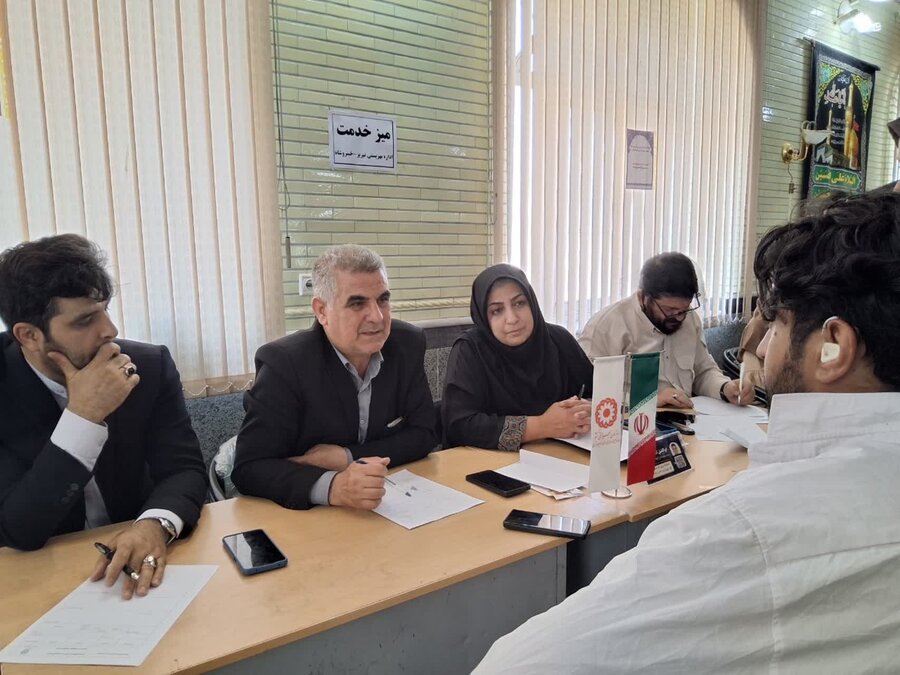 میز خدمت بهزیستی در مصلی خسروشهر برپا شد