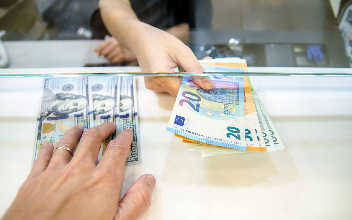 رشد ۱.۴ درصدی دلار؛ یورو و هرات در مسیر صعودی هفته اول مرداد