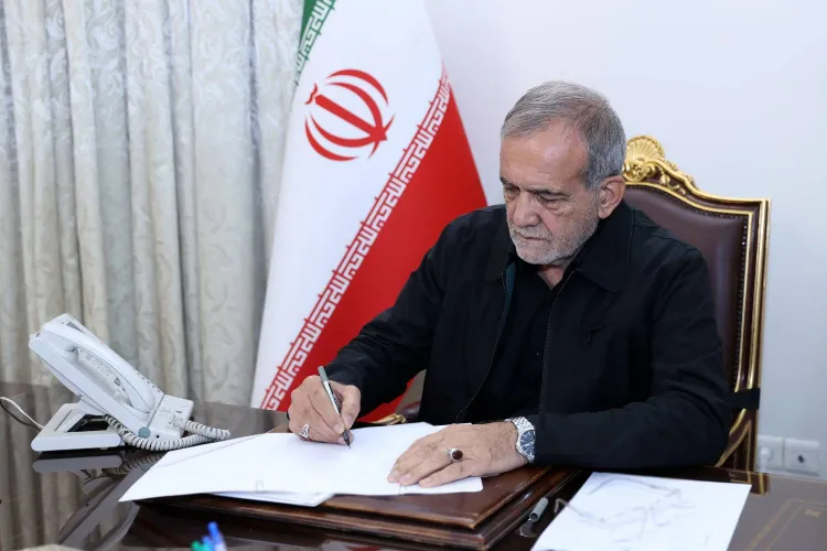 تسلیت پزشکیان به آیتالله نورمفیدی برای درگذشت خواهرش