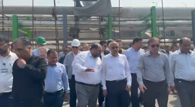 بازدید وزیر کار از بخشهای خسارتدیده مجتمع پتروشیمی جم؛ بررسی روند بازسازی