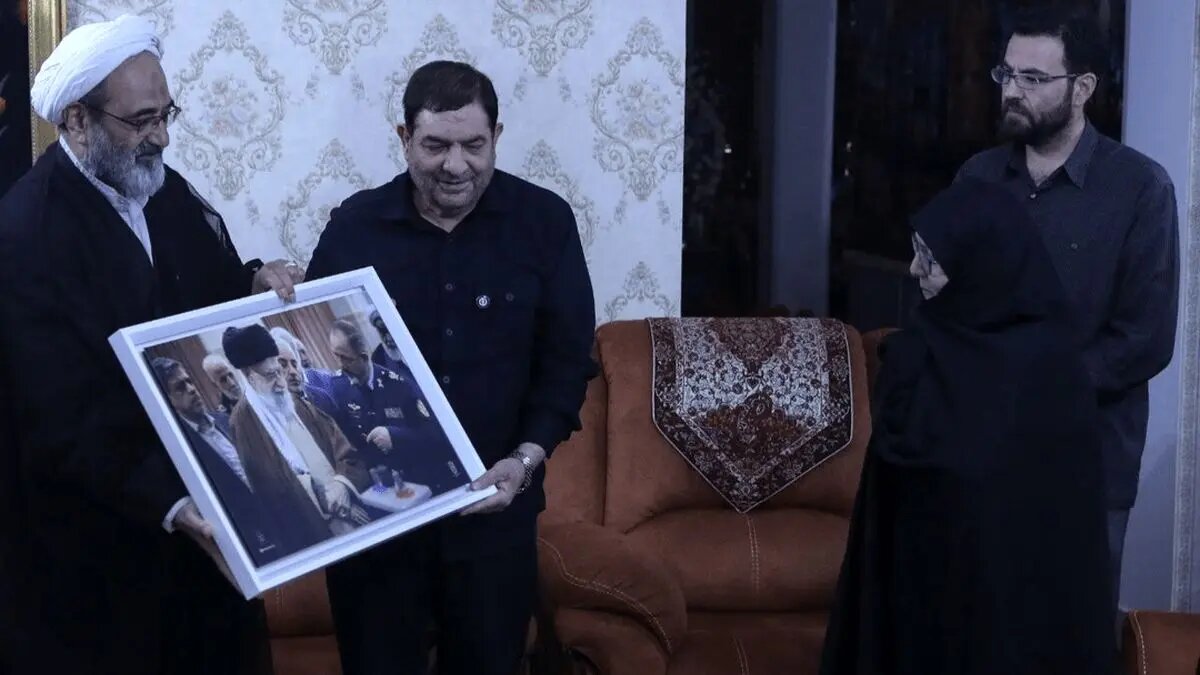 دیدار محمد مخبر با خانواده سرلشکر شهید نصیرزاده؛ تاکید بر اقتدار ملی