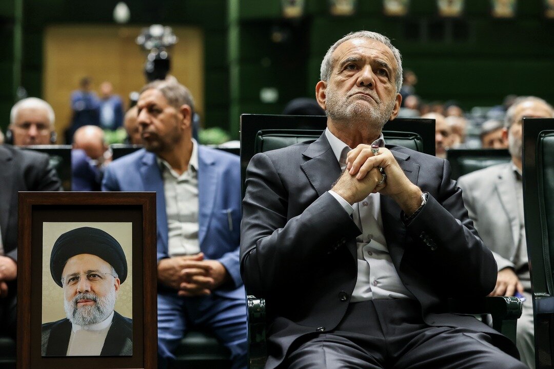 مهاجری: پزشکیان از رئیسی سادهزیستتر است