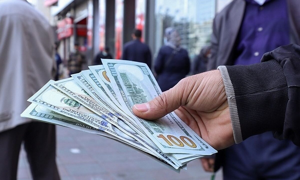 بازار ارز در تب‌وتاب/ دلار به ۱۰۰ هزار تومان می‌رسد؟