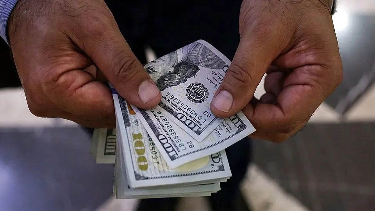 نوسان قیمت دلار در بازار ارز؛ تاثیر تنش‌های منطقه‌ای بر نرخ اسکناس