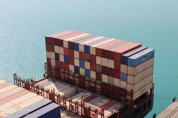 ترخیص ۱.۸ میلیون تن کالا و ۱۷ هزار خودرو از بنادر هرمزگان