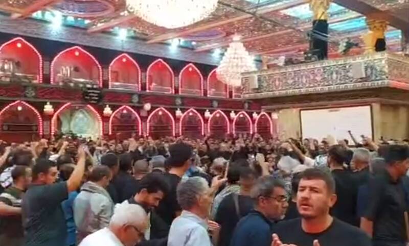 تجمع زائران در حرم حضرت عباس(ع) علیه استکبار جهانی