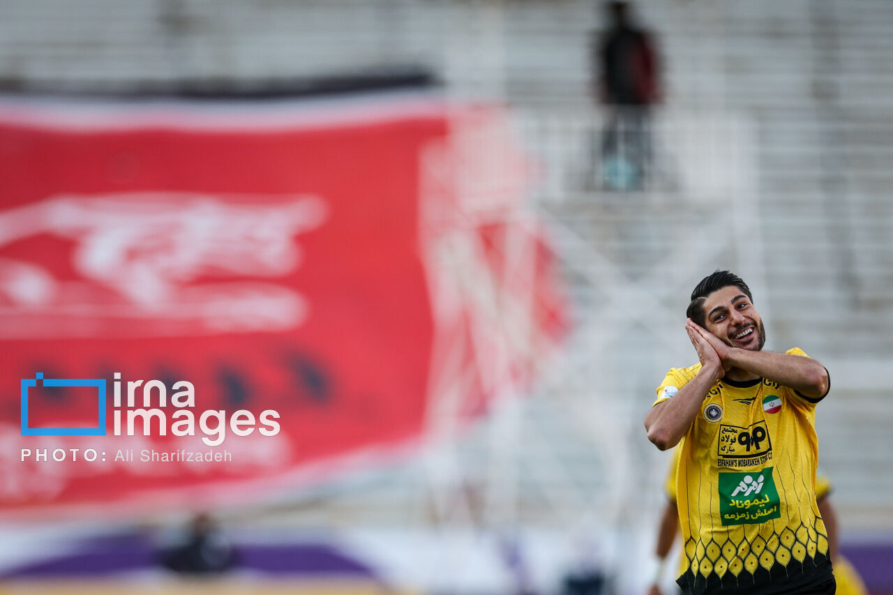 محمدمهدی محبی به پرسپولیس پیوست؛ قراردادی ۳ ساله با وینگر سابق سپاهان