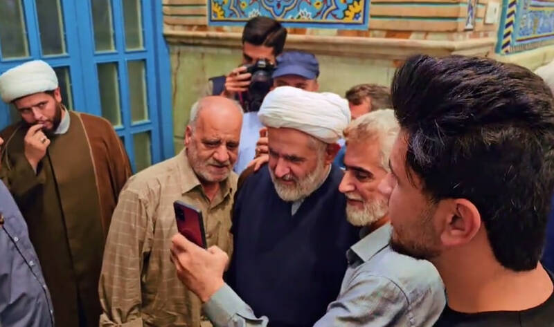 حجت الاسلام طائب در مسجد مقدس جمکران حاضر شد