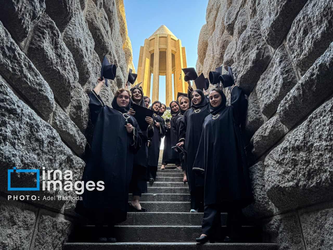 گرامیداشت روز پزشک در همدان با حضور در آرامگاه بوعلیسینا
