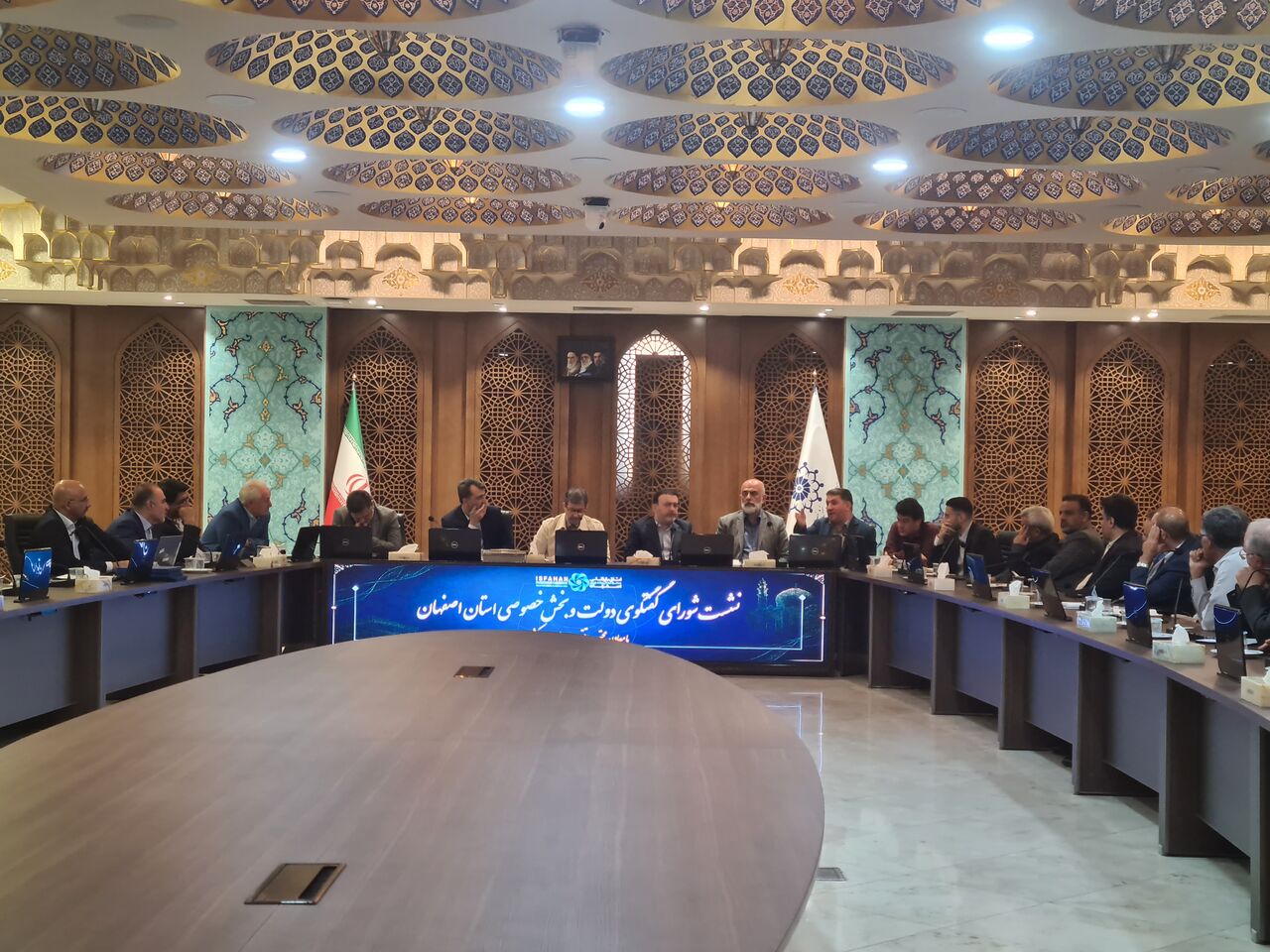 هشدار درباره فلجشدن کسبوکارها و خطرات آزادسازی بیبرنامه اقتصاد