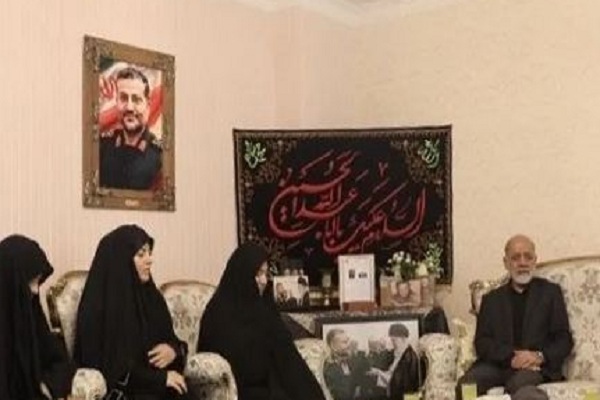 دیدار فرمانده قرارگاه خاتمالانبیا با خانواده شهید غلامرضا سلیمانی