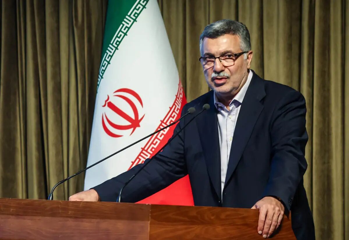 وزیر بهداشت: پزشک کامل درمانگر نیست؛ باید دردهای اجتماعی مردم را هم ببیند
