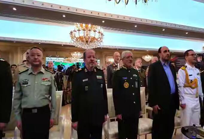 دیدار وابستگان نظامی خارجی با سرپرست وزیر دفاع