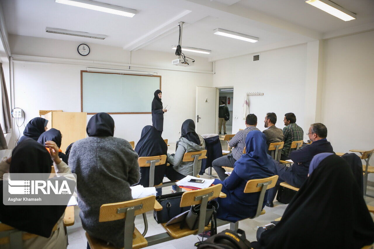 تأکید استاد دانشگاه شیراز بر اولویت آموزش و تربیت سرمایههای انسانی