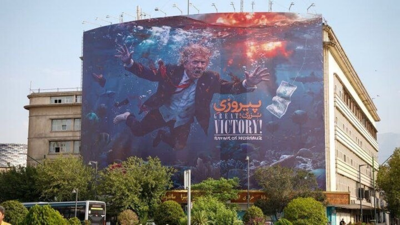 دیوارنگار 'پیروزی بزرگ!' در میدان راهآهن تهران نصب شد