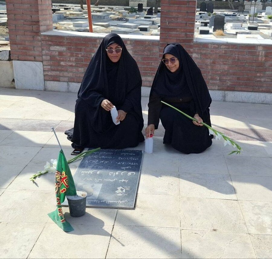 تجلیل از خانوادههای شهدا در رودان به مناسبت هفته دولت