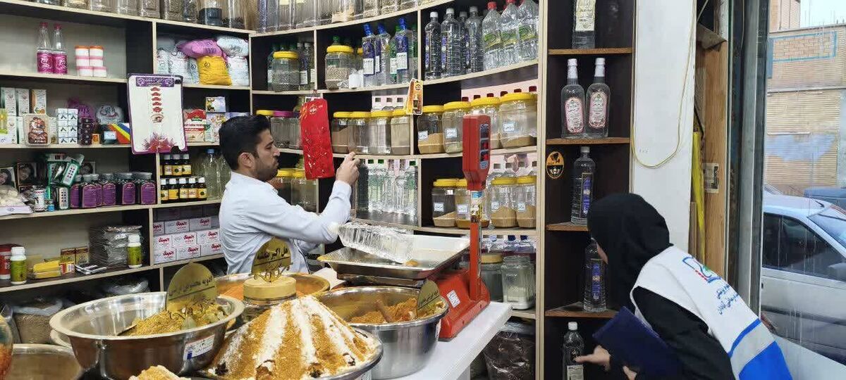 توقیف ۳۲۳ لیتر عرقیات تاریخگذشته در عطاریهای آبادان