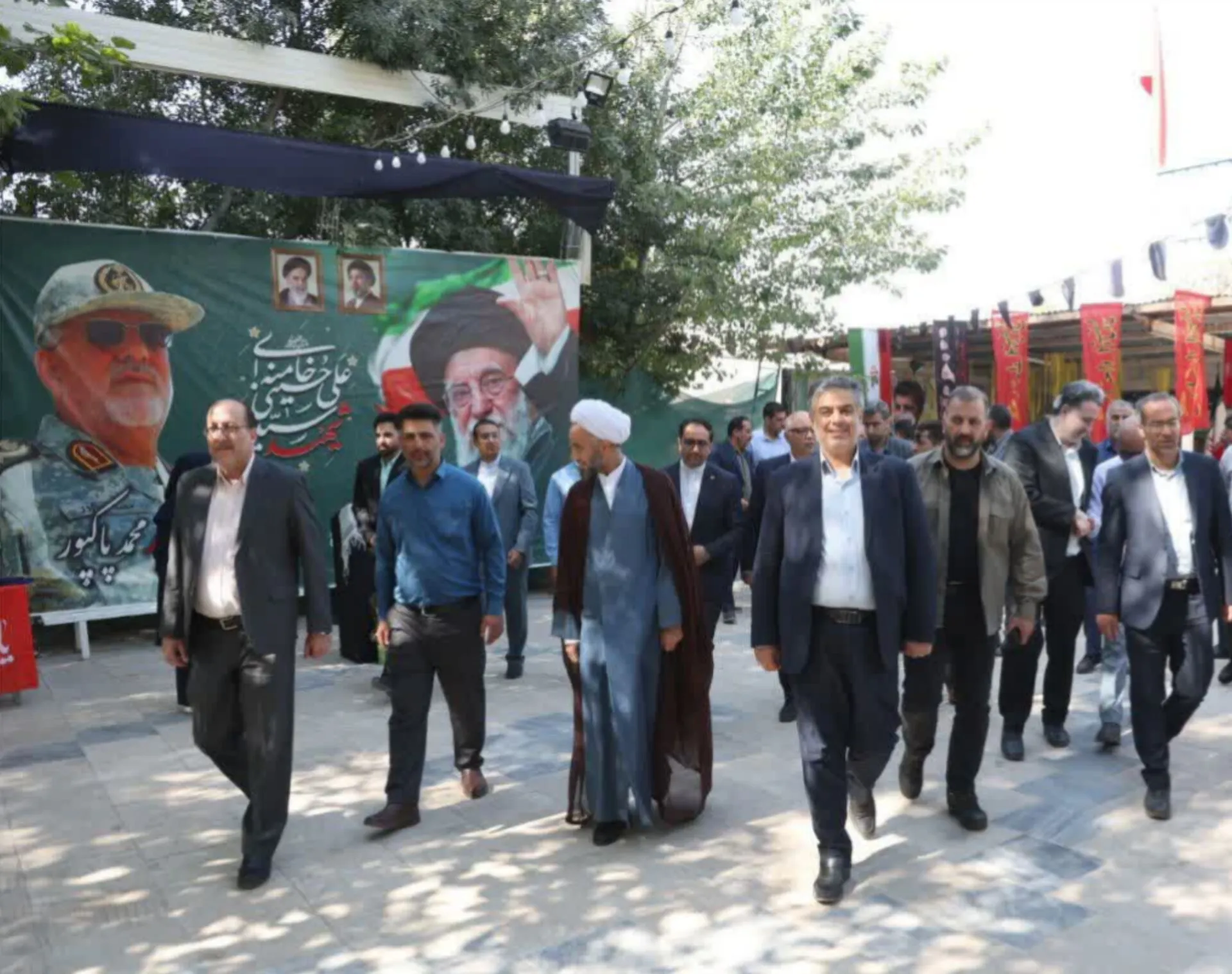 ادای احترام استاندار مرکزی به مقام شهید سپهبد محمد پاکپور در خنداب