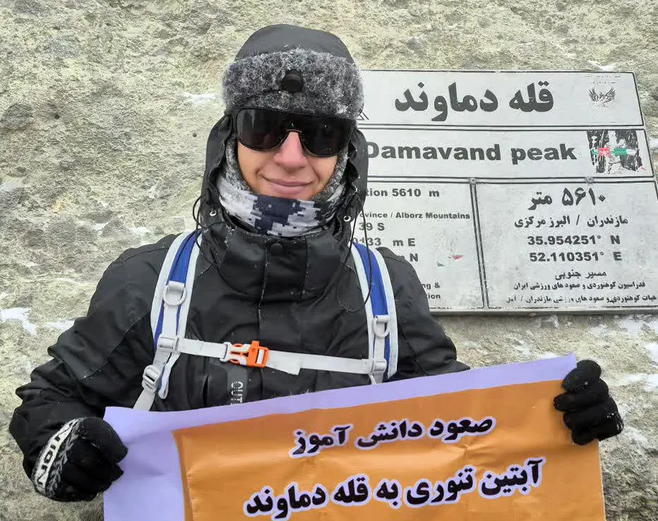 آبتین تنوری، دانش‌آموز شیرازی، بر فراز دماوند ایستاد