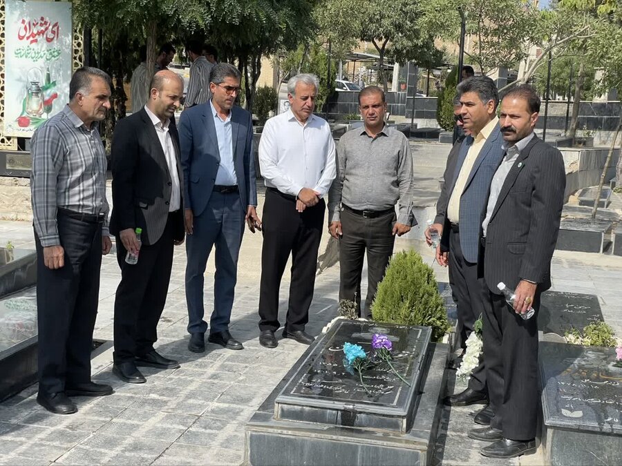 تجدید پیمان خادمان بهزیستی قروه در گلزار شهدا