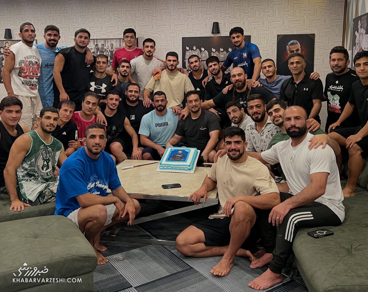 پژمان درستکار با واکنش به سورپرایز تولد 50 سالگی‌اش در کمپ کشتی