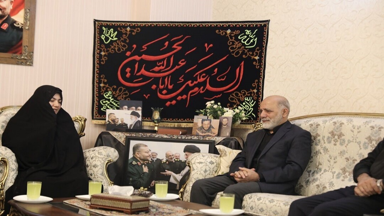 دیدار فرمانده قرارگاه خاتمالانبیاء با خانواده شهید غلامرضا سلیمانی