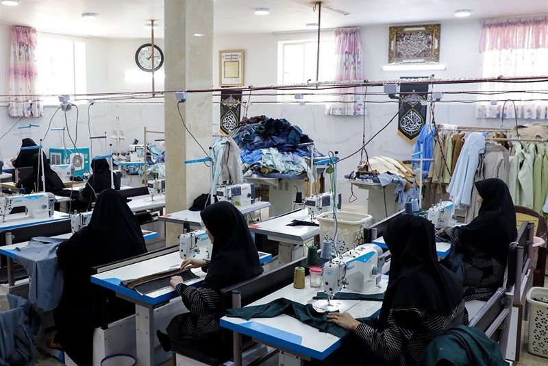 بررسی وضعیت صنایع پوشاک در استان قم و ظرفیتهای شهرکهای صنعتی