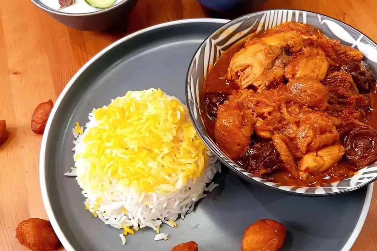 طرز تهیه خورش مرغ و آلو؛ طعم اصیل شمال در سفرههای ایرانی