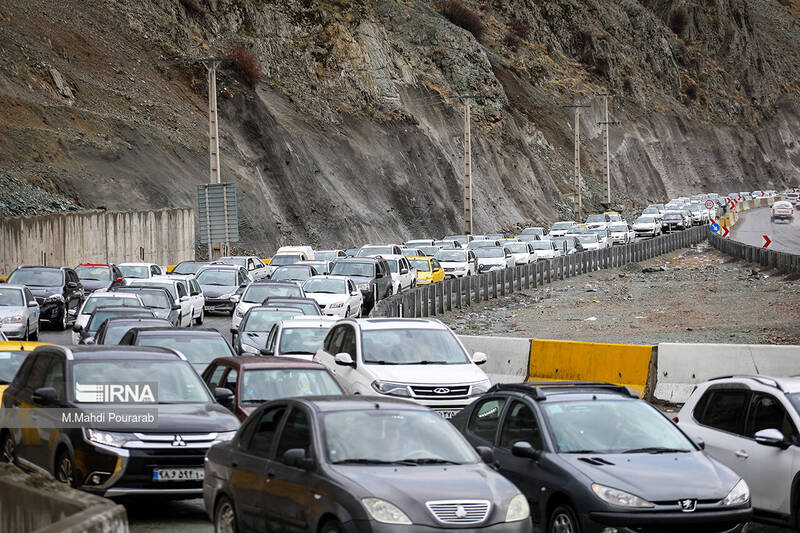 ممنوعیت تردد در جاده چالوس و آزادراه تهران-شمال؛ گره‌های ترافیکی در ورودی‌های پایتخت