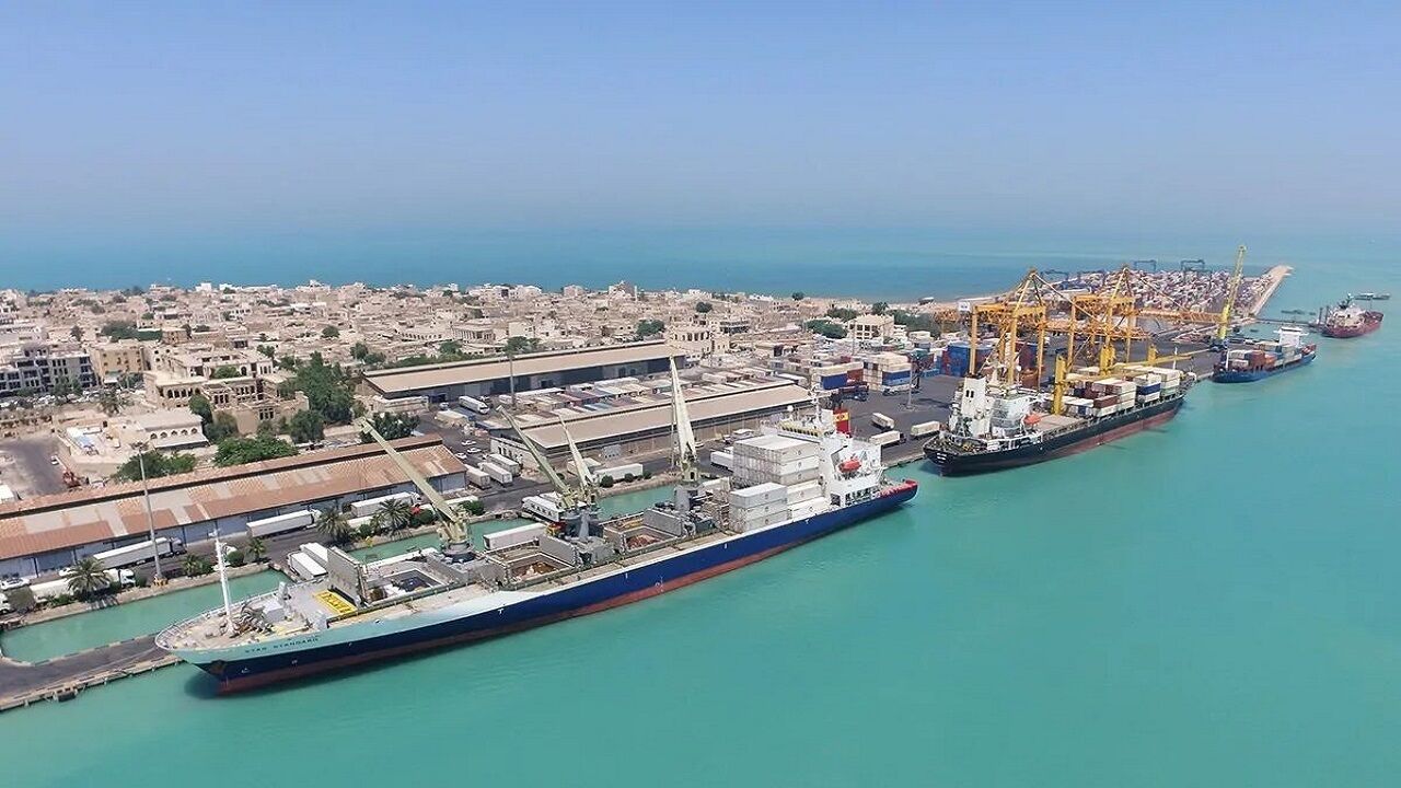 زارعی: تصمیمات مالیاتی باید از مرکز خارج شود / کاهش سود بازرگانی بنادر بوشهر الزامی است