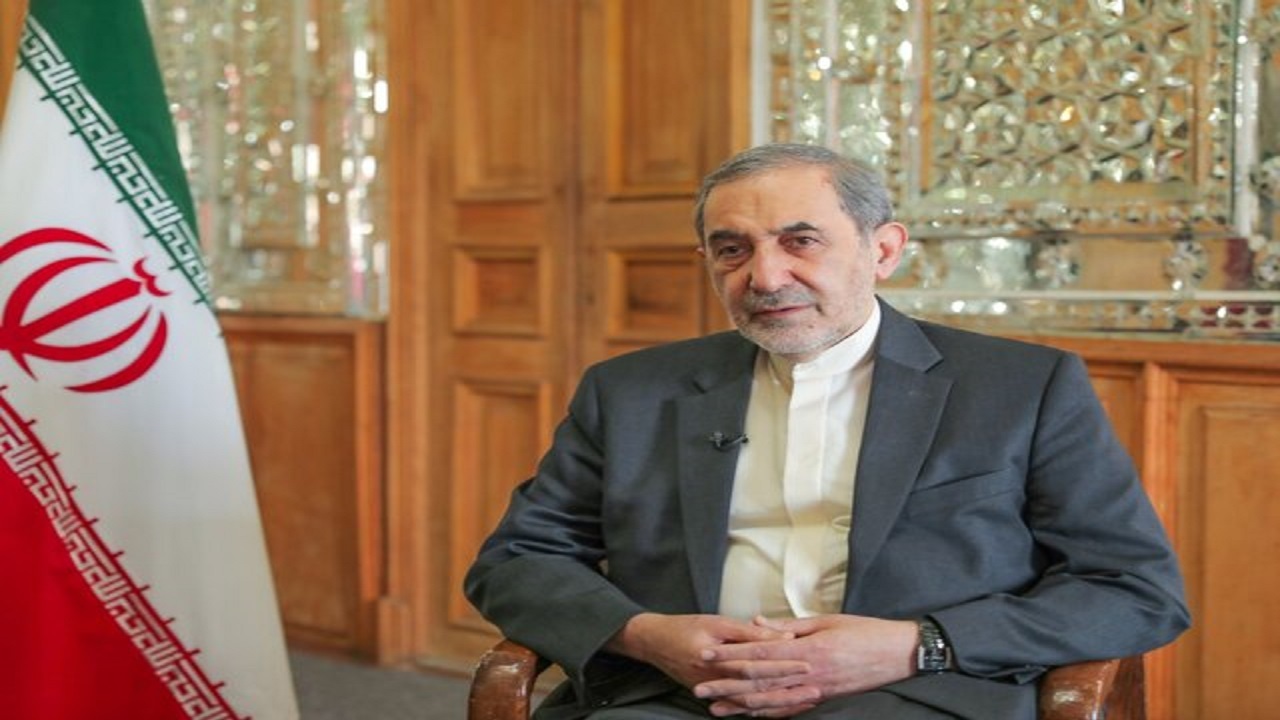 ولایتی: نگاه راهبردی محسن رضایی چگونه از منافع ملی حفاظت میکند؟