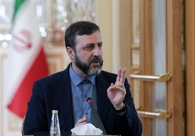 غریب آبادی: ملت ایران در برابر فشار عقبنشینی نمیکند