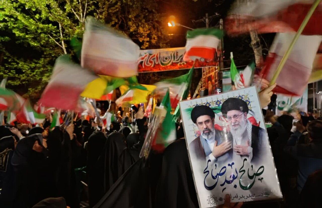 حضور فعال مردم در اجتماعات با وجود گرمای شدید