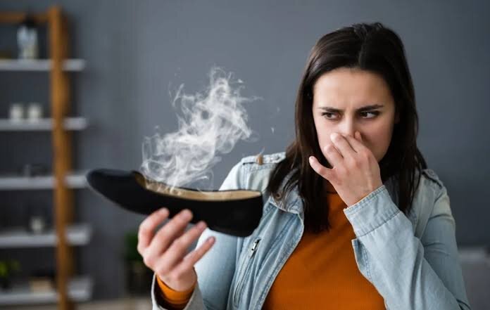ترفندهای ساده و سریع برای از بین بردن بوی بد کفشها