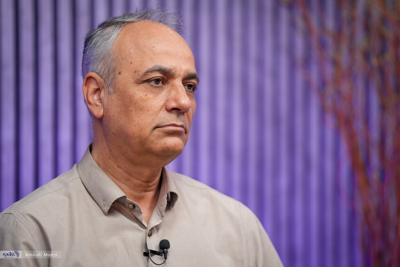 انتقاد روزنامه جوان از احمد زیدآبادی: اهمیت تنگه هرمز و کالاهای عبوری