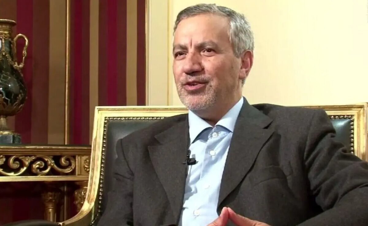 حمایت مهاجرانی از داریوش اقبالی؛ واکنش به حملات سلطنت طلبان