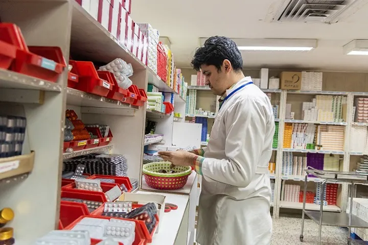 پرداخت ۳.۷ هزار میلیارد تومان از مطالبات داروخانهها و مراکز درمانی توسط تأمین اجتماعی