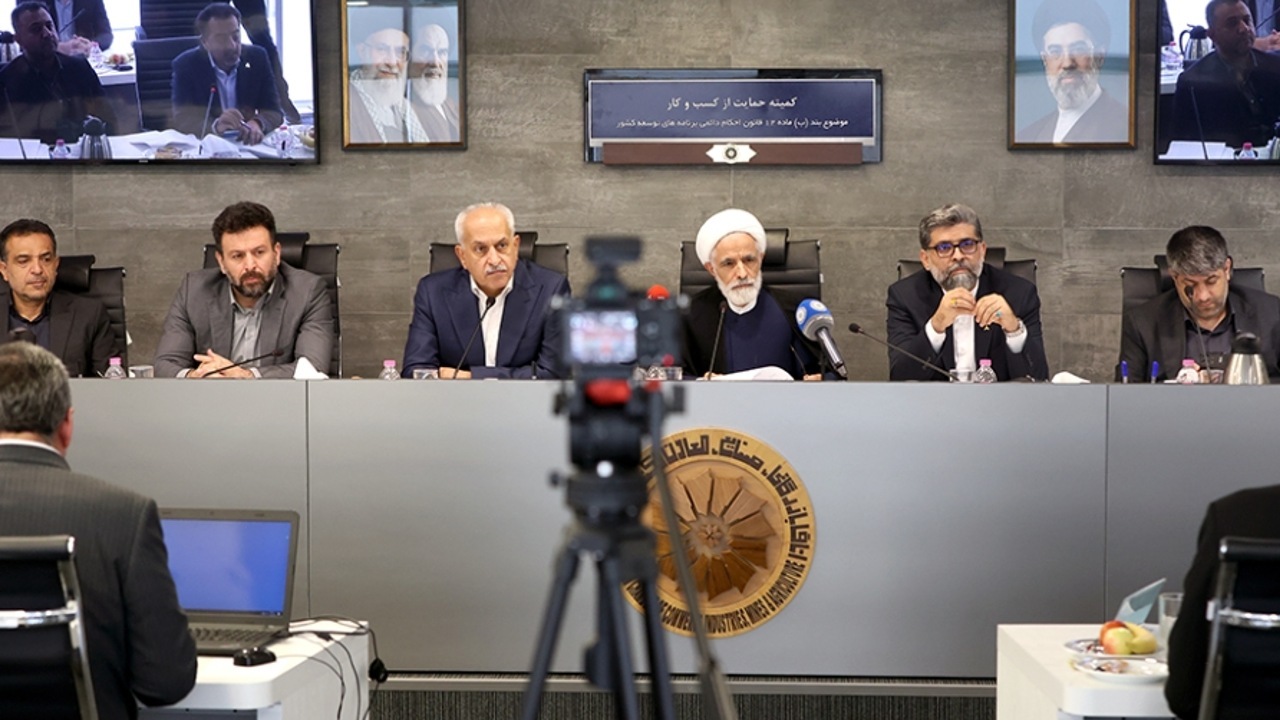 توقف دریافت عوارض 10 درصدی کرایه حمل دریایی تا تصویب فهرست مشمولان