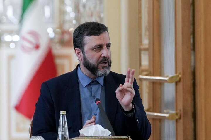 غریبآبادی: تردد هر کشتی در تنگه هرمز با هماهنگی ایران است