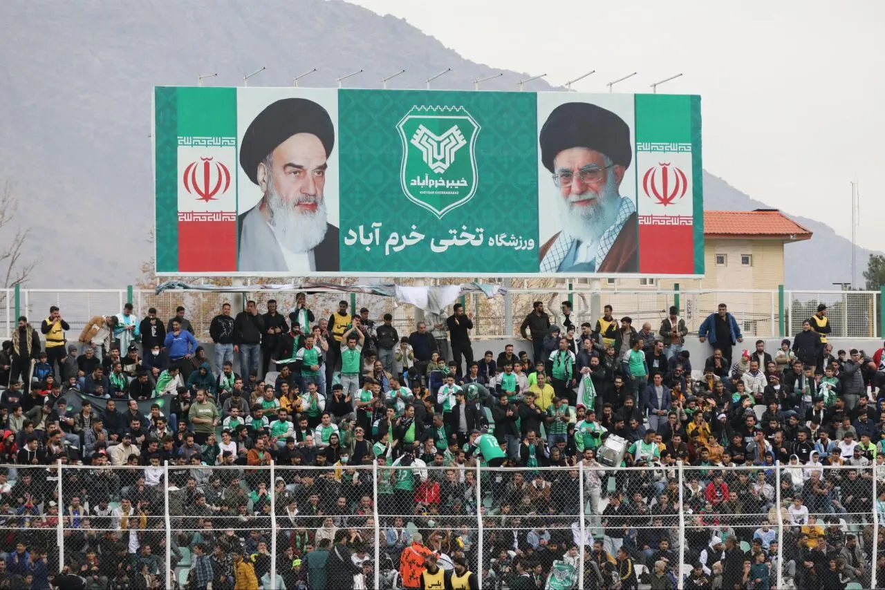 آمادهسازی ورزشگاه تختی خرمآباد برای میزبانی از بازیهای خیبر