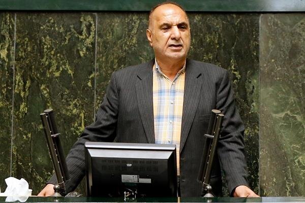 بیاتی: پنهانکاری از مردم سرمایه اجتماعی را تضعیف میکند