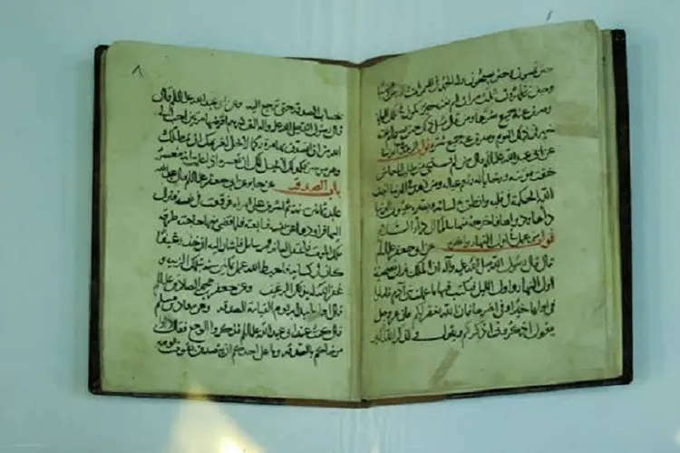 رونمایی از نسخه خطی 742 ساله ثواب الاعمال در حرم رضوی