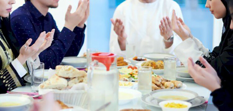 احکام غذایی در اسلام: آداب و رسوم مرتبط با غذاخوردن