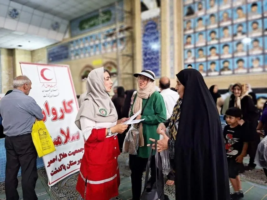 ارائه خدمات پزشکی و دارویی رایگان در کاروان سلامت هلال احمر پاکدشت