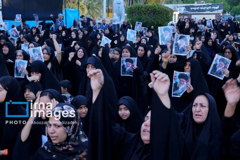 بازدید از مزار حاج قاسم سلیمانی و تجدید پیمان کرمانیها با قائد شهید