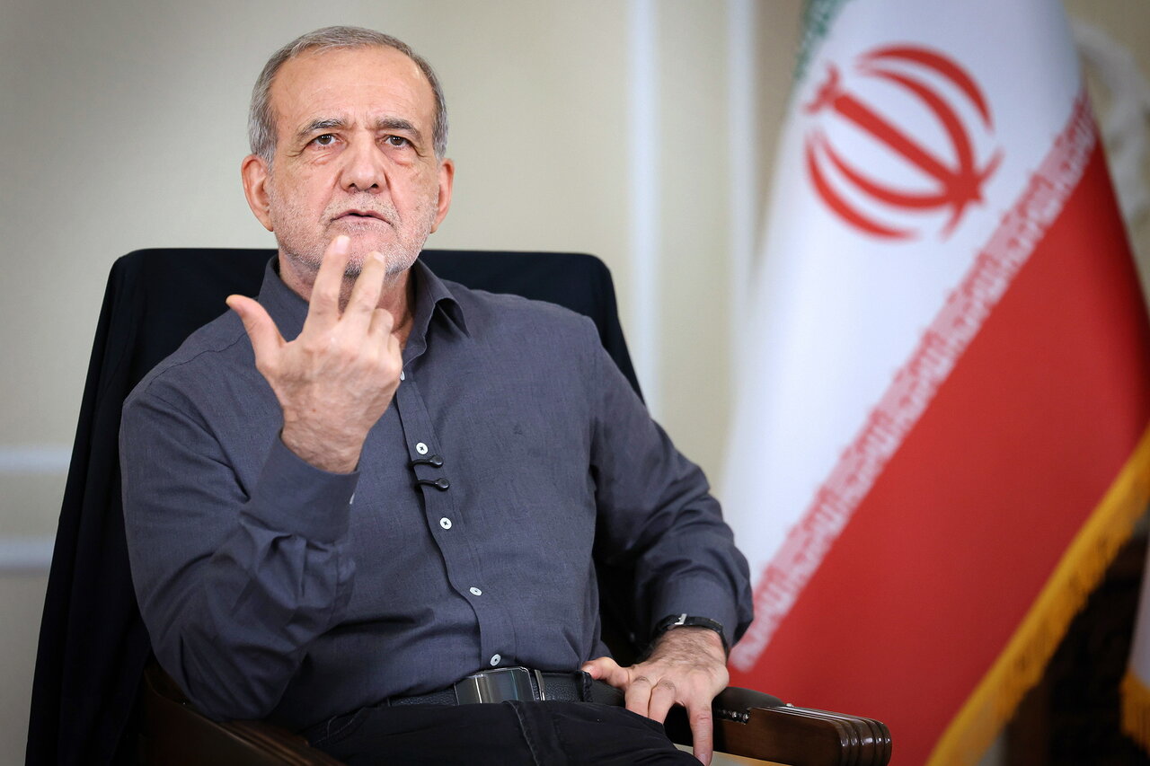 پزشکیان: ساخت مدرسه کافی نیست؛ باید برای ساختن انسانهای توانمند تلاش کنیم